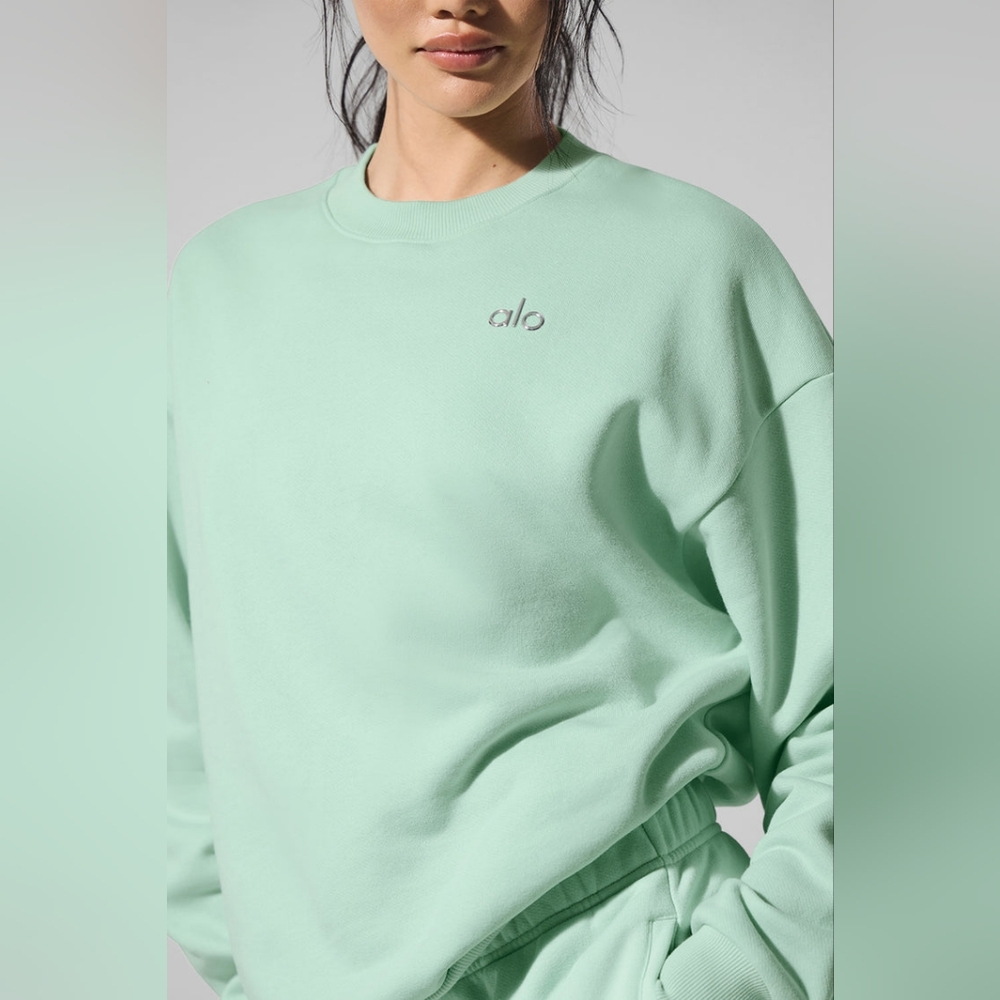 Alo Yoga Accolade Crew Neck Pullover - Picture 2 of 6